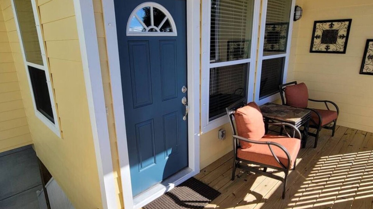La Porte House | Cozy 3 bedroom 3 bath King Bed Suite near Sylvan Beach