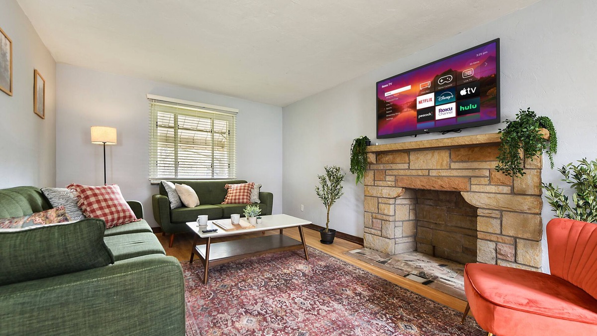 South Hills House | Cozy 3-bedroom - amazing coffee - easy parking