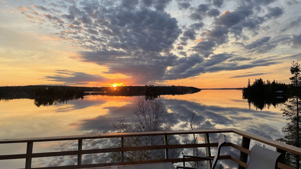 Kenora Cabin | Cozy 3 bedroom boat access Island on Lake of the Woods with electricity.