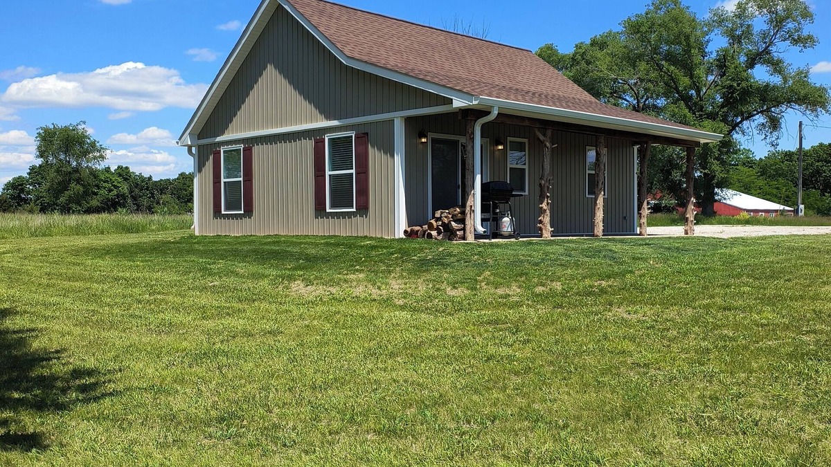 Argyle House | Cozy 3 bedroom cabin, country setting, North East Missouri