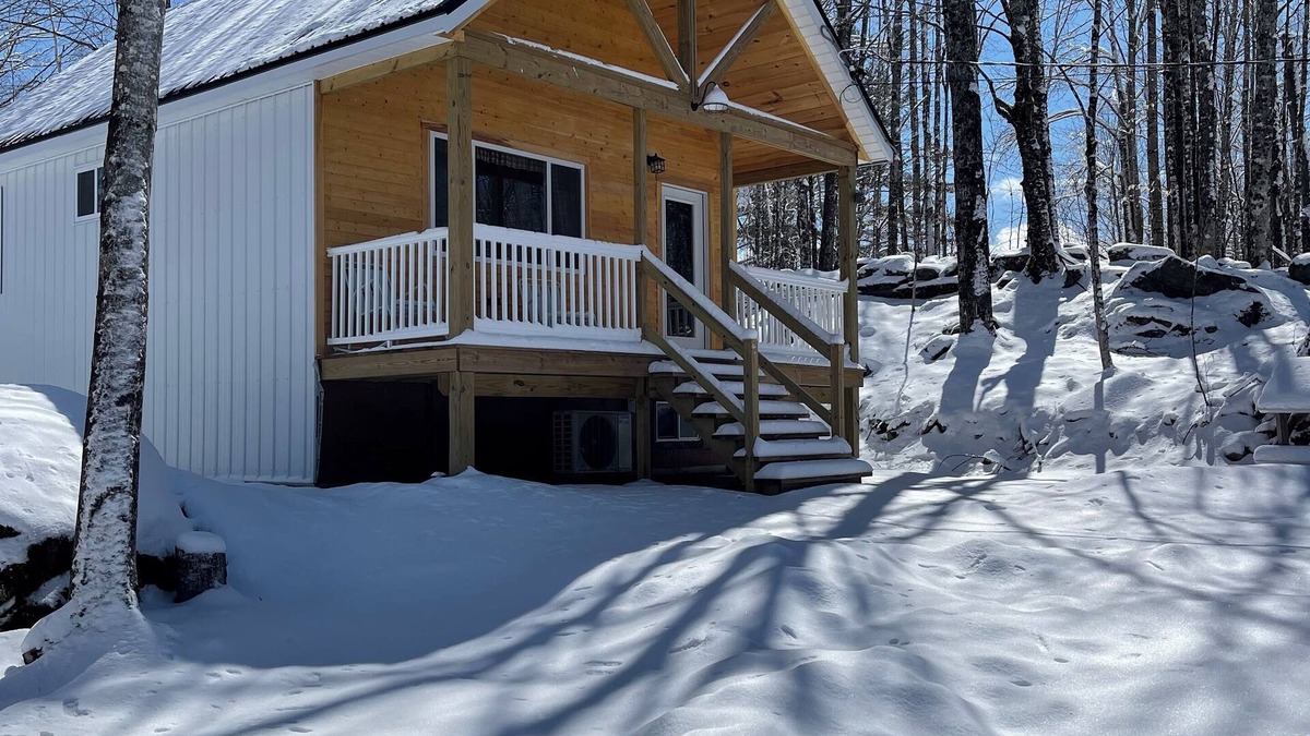 Sebec Cabin | Cozy 3-bedroom cabin in Sebec with WiFi, AC. All the comforts with Lake Access.