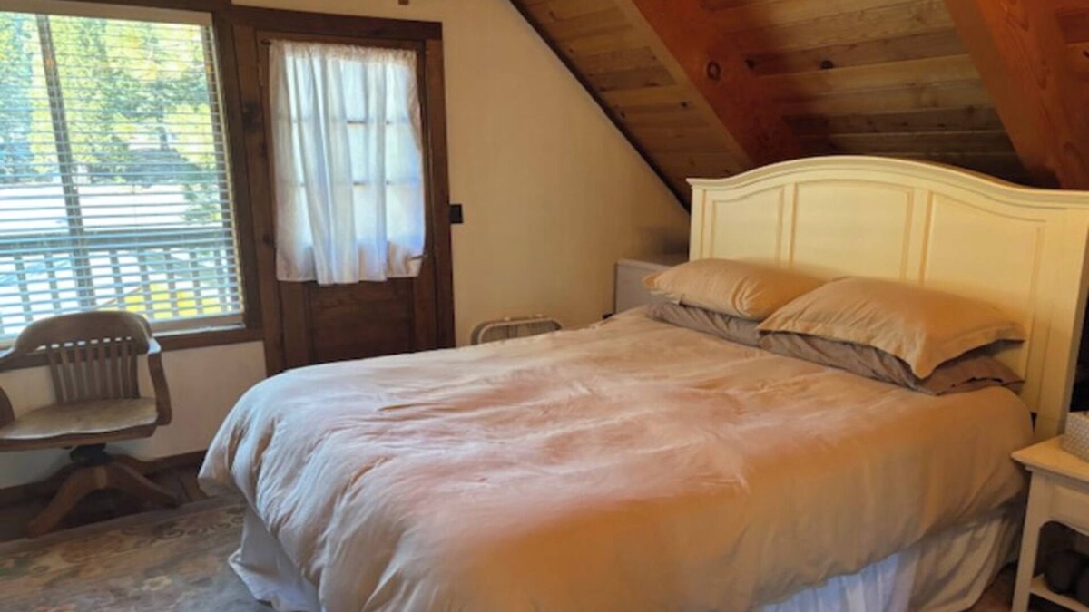 Mineral Cabin | Cozy 3-bedroom cabin in peaceful Mineral, inside the Lassen National Forrest.