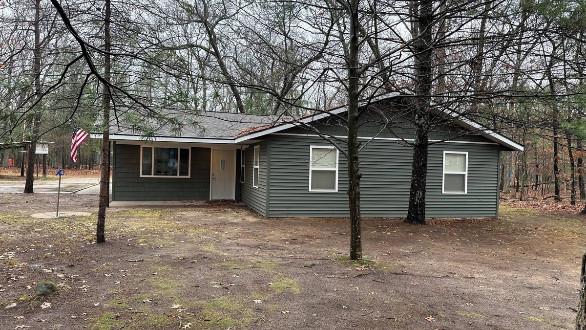 Baldwin Cabin | Cozy 3 Bedroom Cabin nChain of Lakes AreanWIFInFree Cancellation