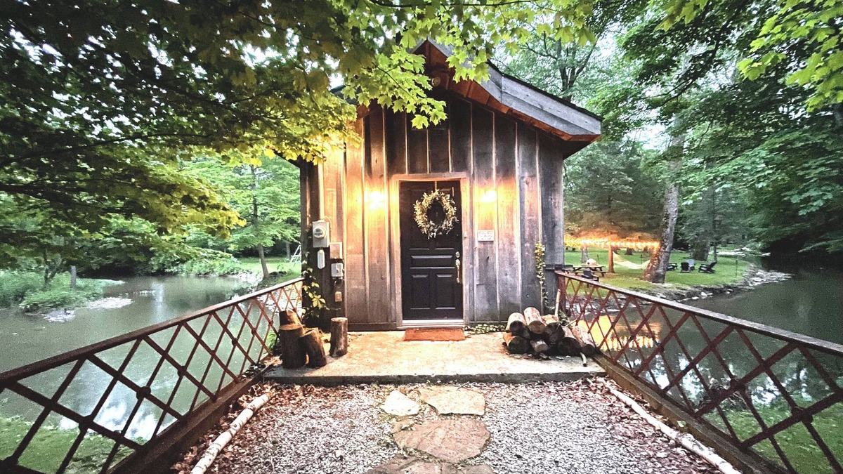 Blacklick Cabin | Cozy 3-bedroom cabin in lovely New Albany with WiFi, AC