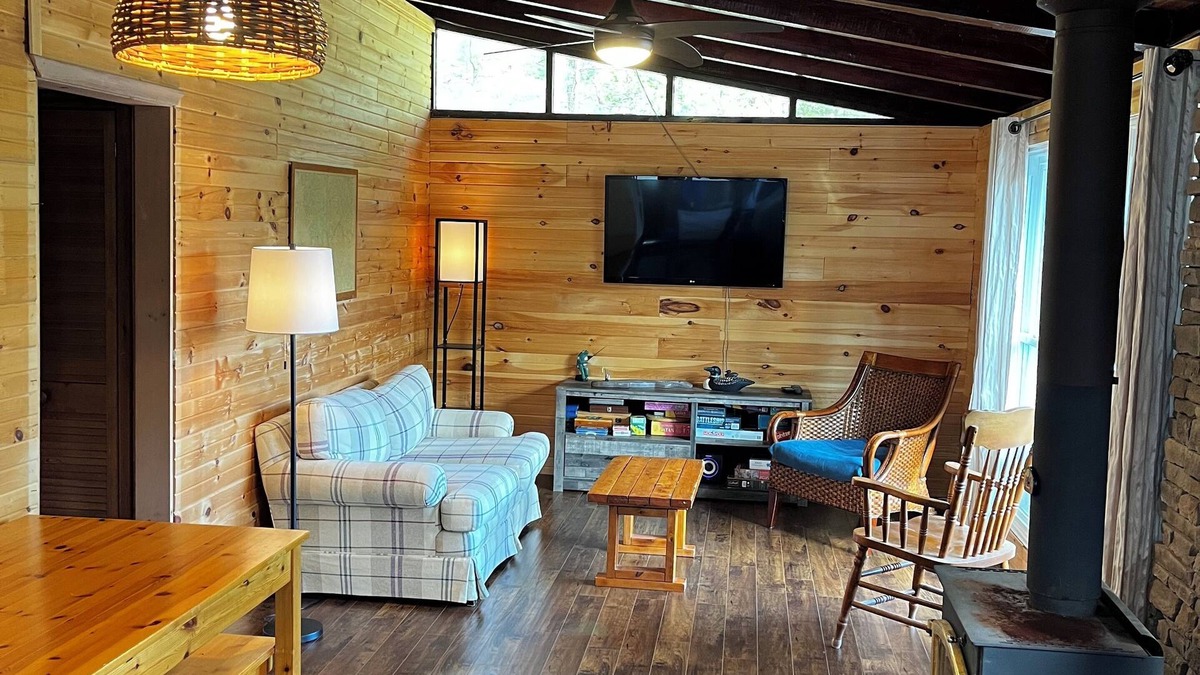 Georgian Bay Cabin | Cozy 3 Bedroom Cottage on the Trent Severn Waterway