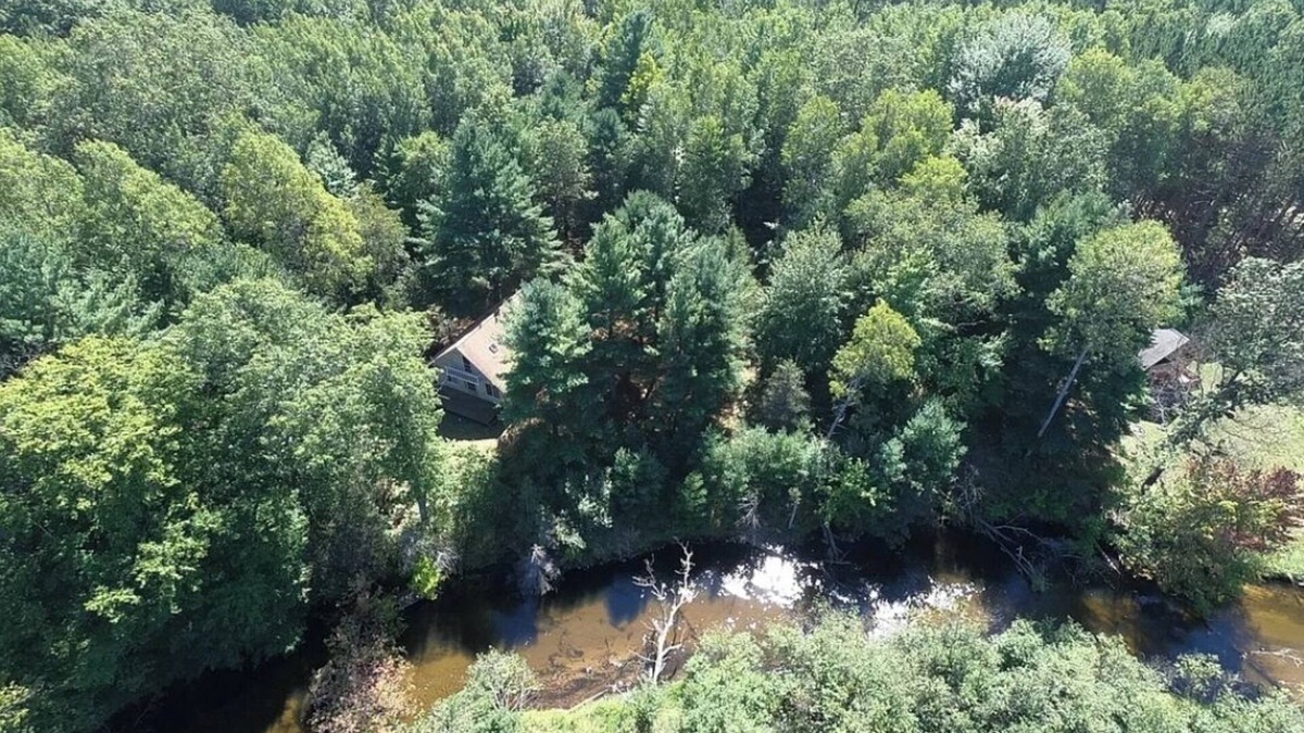Free Soil Cottage | Cozy 3-bedroom cottage on the river in peaceful Free Soil!
