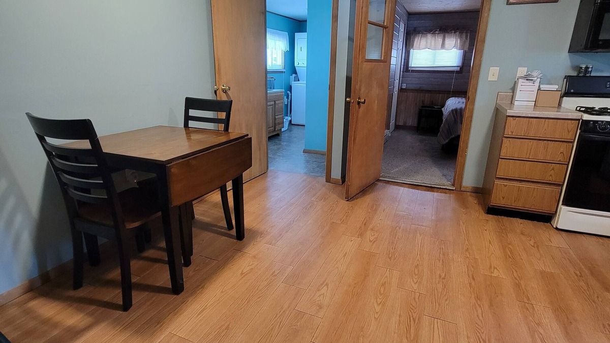Okee Cottage | Cozy 3 Bedroom Cottage- Breathtaking Lake Views