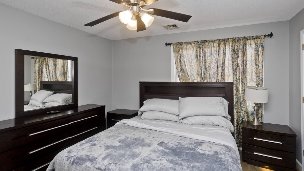 Springfield House | Cozy 3-bedroom Duplex1 with WiFi, AC in peaceful Springfield