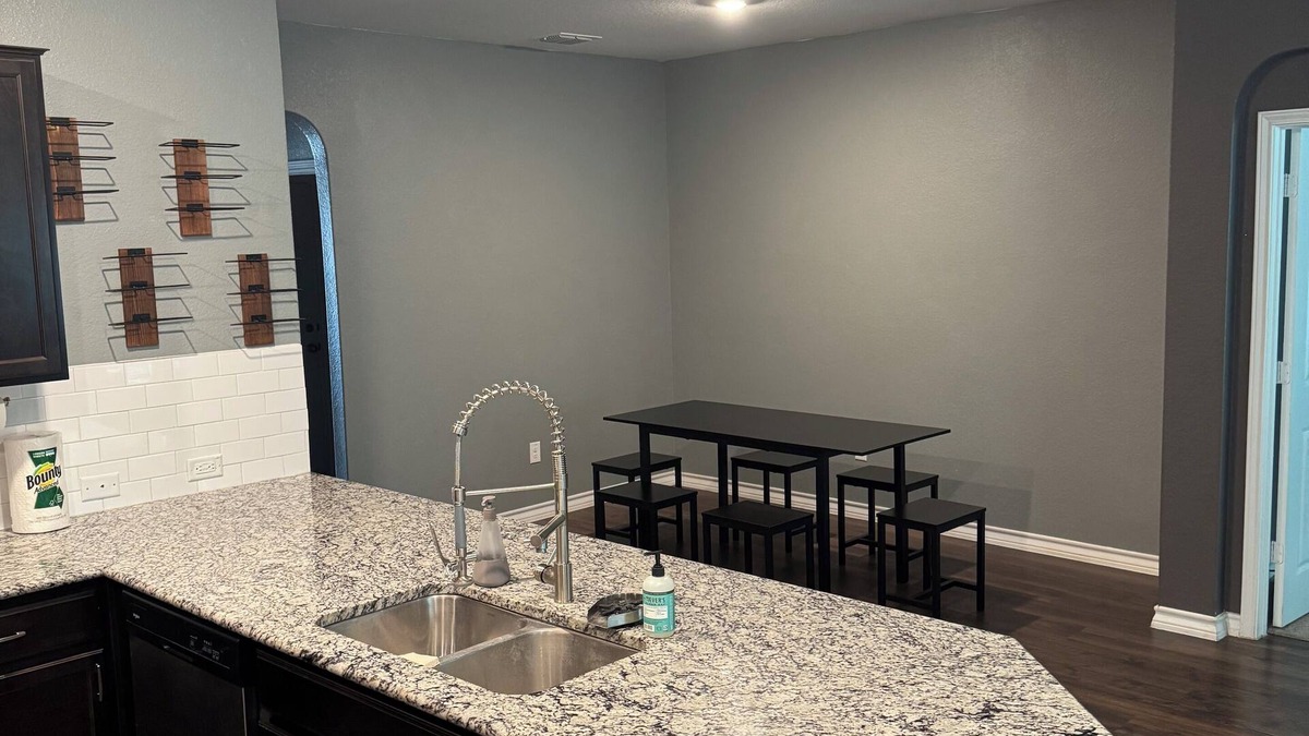 Southside House | Cozy 3-bedroom family house in San Antonio next to Lackland AFB