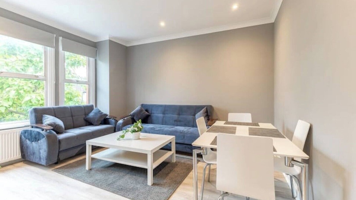 Mapesbury Apartment | Cozy 3-bedroom Flat in Willesden Green London