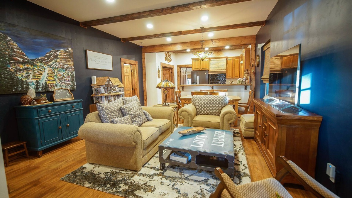 Delta House | Cozy 3-Bedroom Grand Chalet in Delta, Colorado