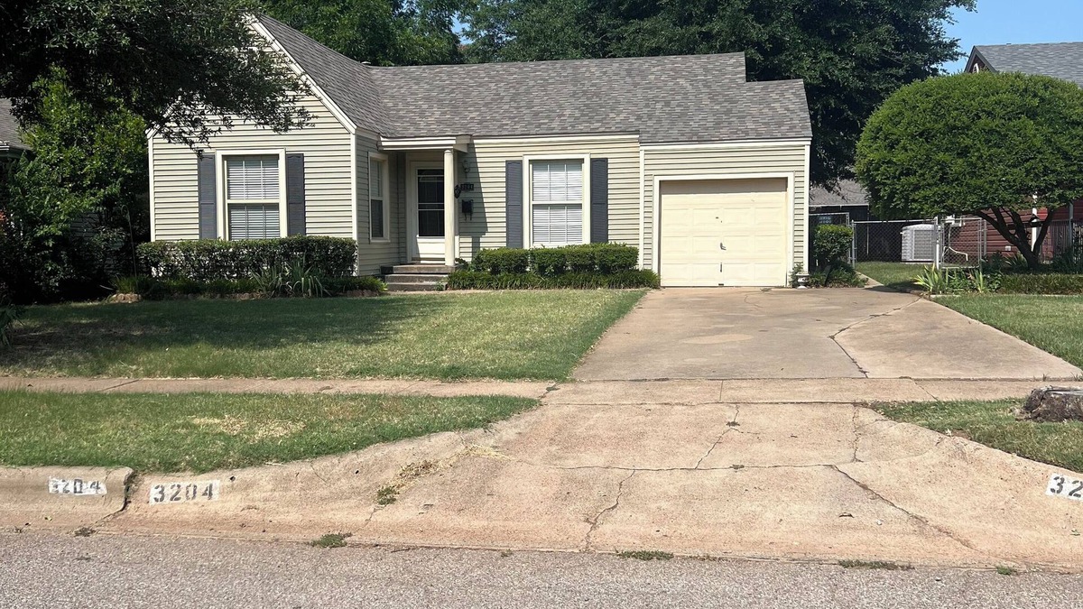 Wichita Falls House | Cozy 3-bedroom house in enjoyable Wichita Falls next to Midwestern State.