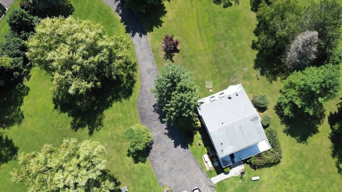 Durham Region House | Cozy 3 Bedroom Home Neighbouring Dagmar Ski Resort. Only 1 Hour from Toronto.