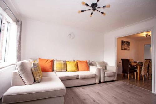 Toddington House | Cozy 3-Bedroom Home in Luton