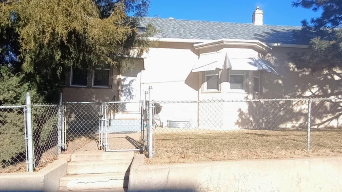 Dahlman House | Cozy 3-bedroom home in Omaha's Little Bohemia District. Blocks from the Zoo!