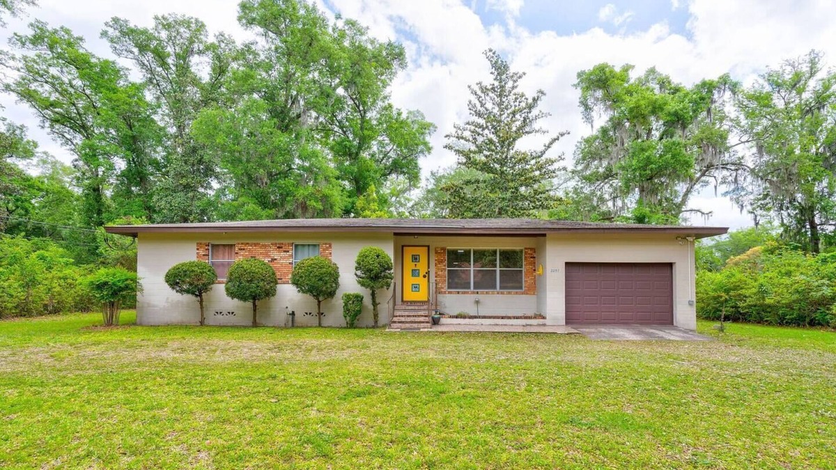Orange Park House | Cozy 3-bedroom home with WiFi, AC in charming quiet part of Orange Park.
