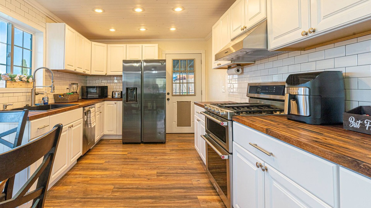 Golden Hills House | Cozy 3 Bedroom Home