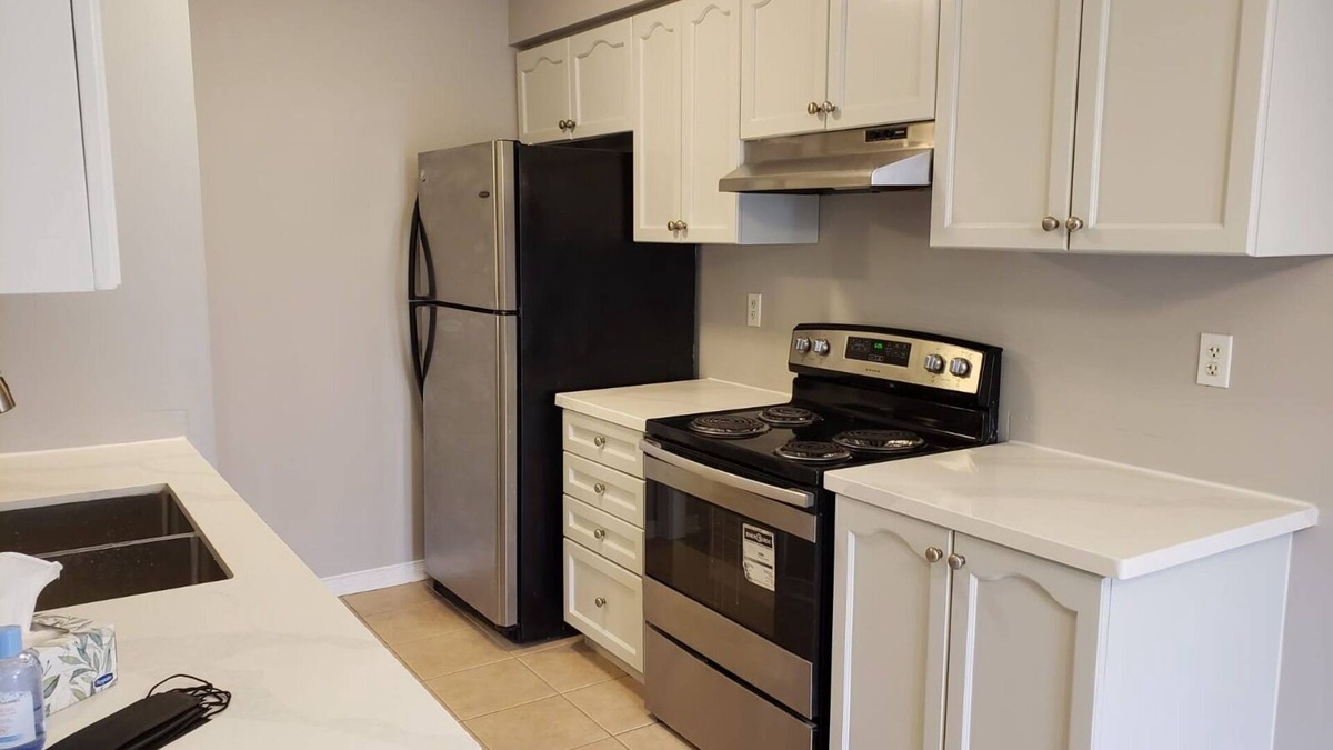 Norval House | Cozy 3-Bedroom House, Walking Distance Near Ridgeway/Eglinton Plaza's Dining Hub