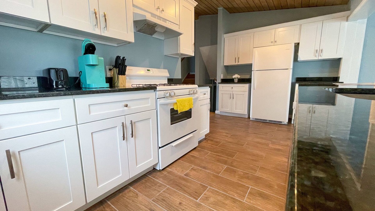 Elyria House | Cozy 3 bedroom house in a nice neighborhood