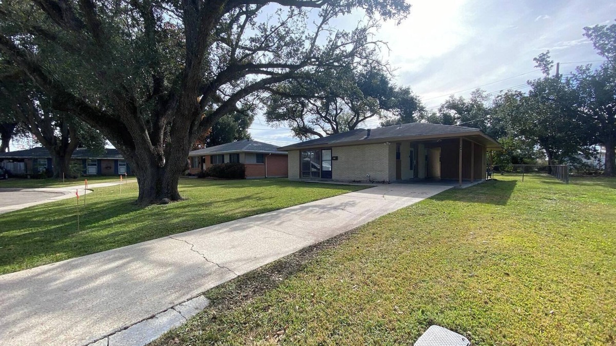 LaPlace House | Cozy 3-bedroom house with WiFi in quiet neighborhood