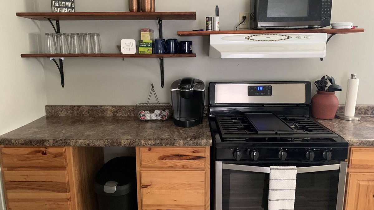Pierre House | Cozy 3-bedroom mobile home in the Spring Creek Area just north of Pierre.