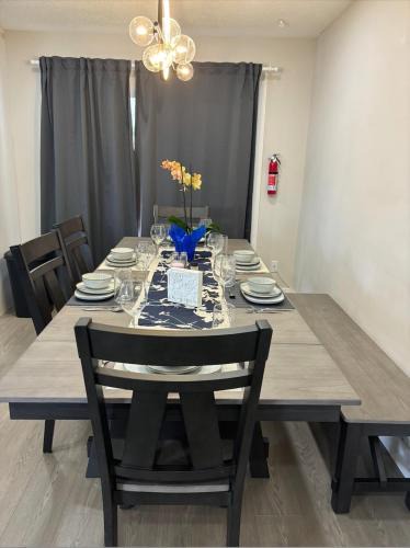 Surrey House | Cozy 3-Bedroom Retreat in Surrey Share Save