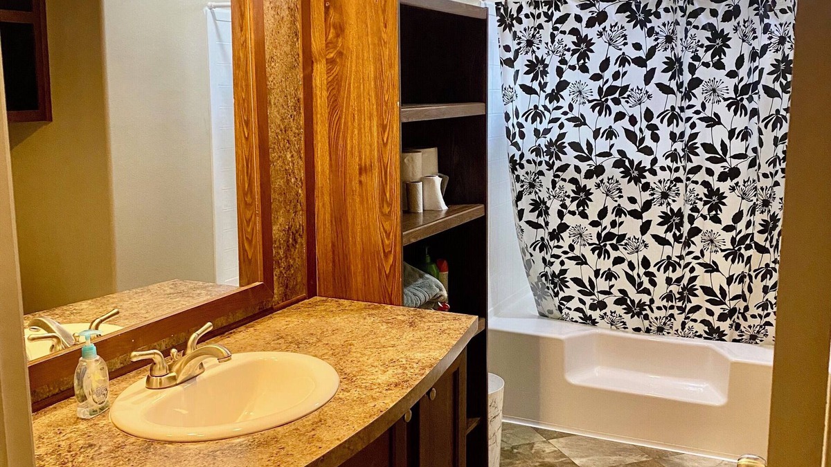 Forks House | Cozy 3-Bedroom Retreat in Forks, WA – Your Tranquil Hideaway Awaits!