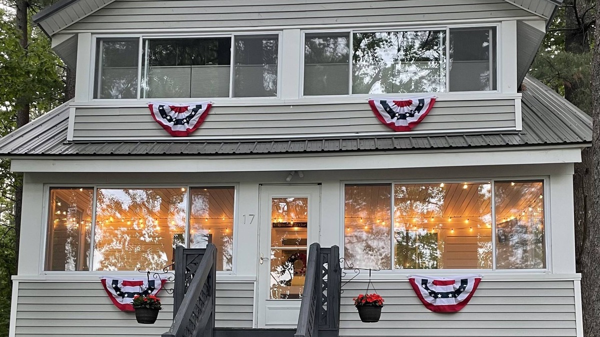 Windham Cottage | Cozy 3 bedroom seasonal cottage with very short walk to private community beach