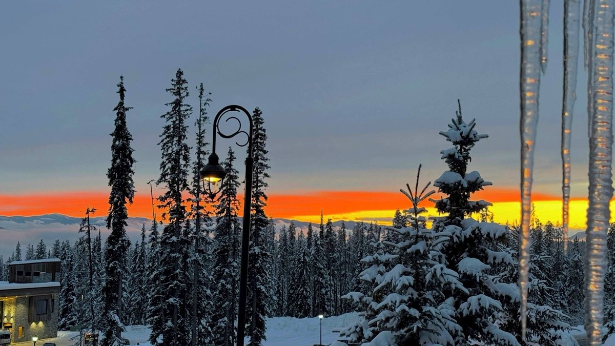Big White Ski Resort House | Cozy 3 bedroom townhouse in Happy Valley. Dog friendly!
