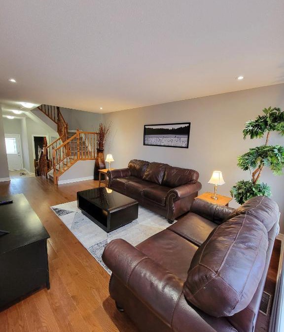 Ottawa Division Apartment | Cozy 3 bedroom town house 20 min from Ottawa down town and airport