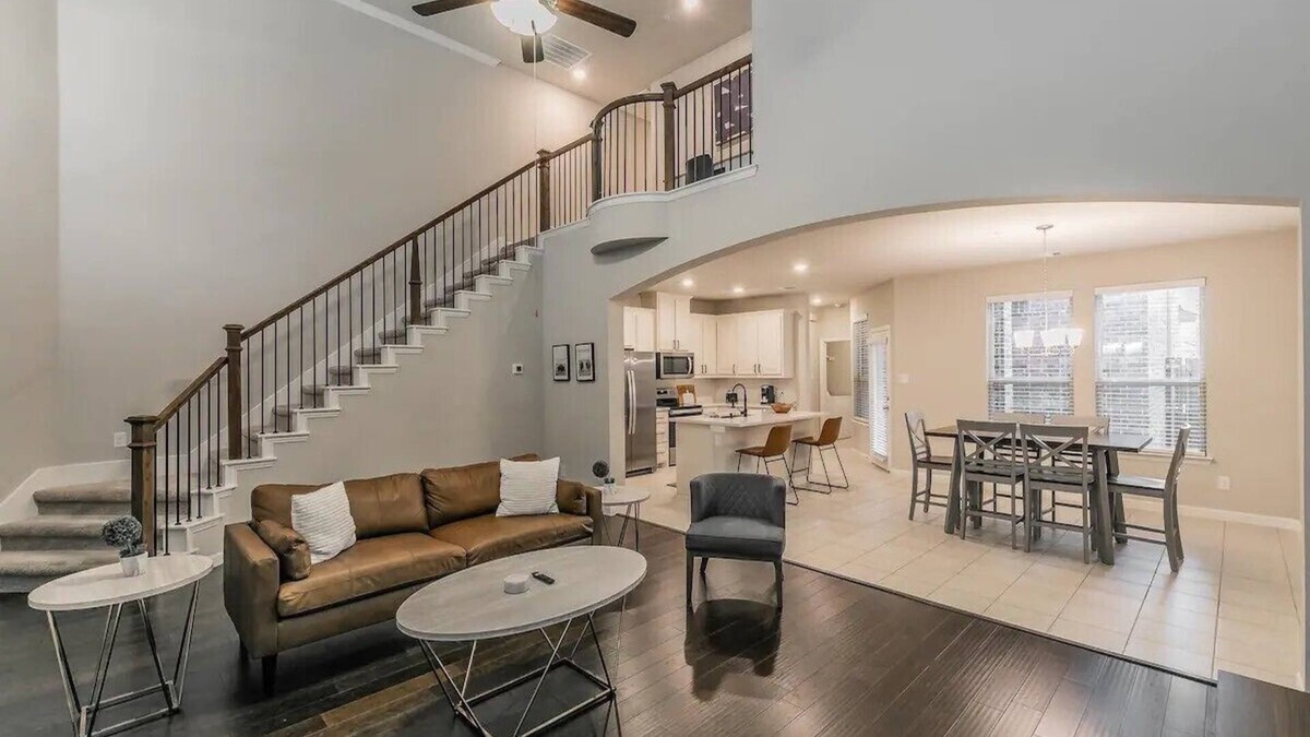 North Central Carrollton House | Cozy 3-bedroom townhome with WiFi, AC in centrally located Carrollton