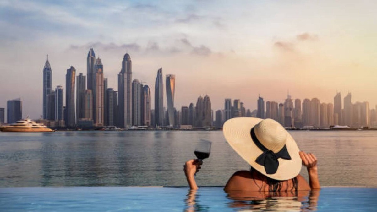 Sheikh Zayed Road Apartment | Cozy 3 Bedroom w/Infinity Pool Near DWTC