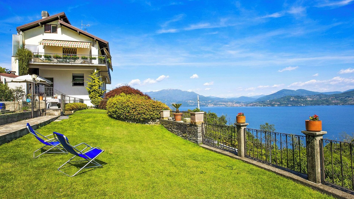 Gonte Apartment | Cozy 3-room apartment with beautiful garden and fantastic view of the lake