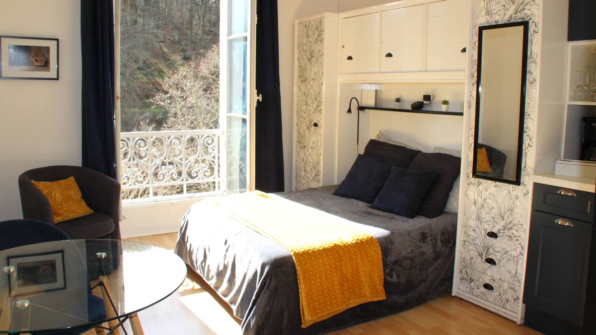 Capvern Apartment | Cozy 3-star studio 2 steps from the Thermes in the Pyrenees in an atypical building