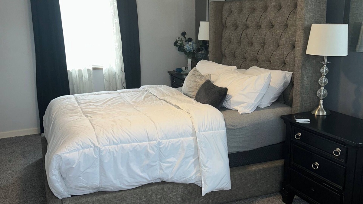 Delhi Hills Apartment | Cozy 30+ Day Stay with FirePlace and Backyard