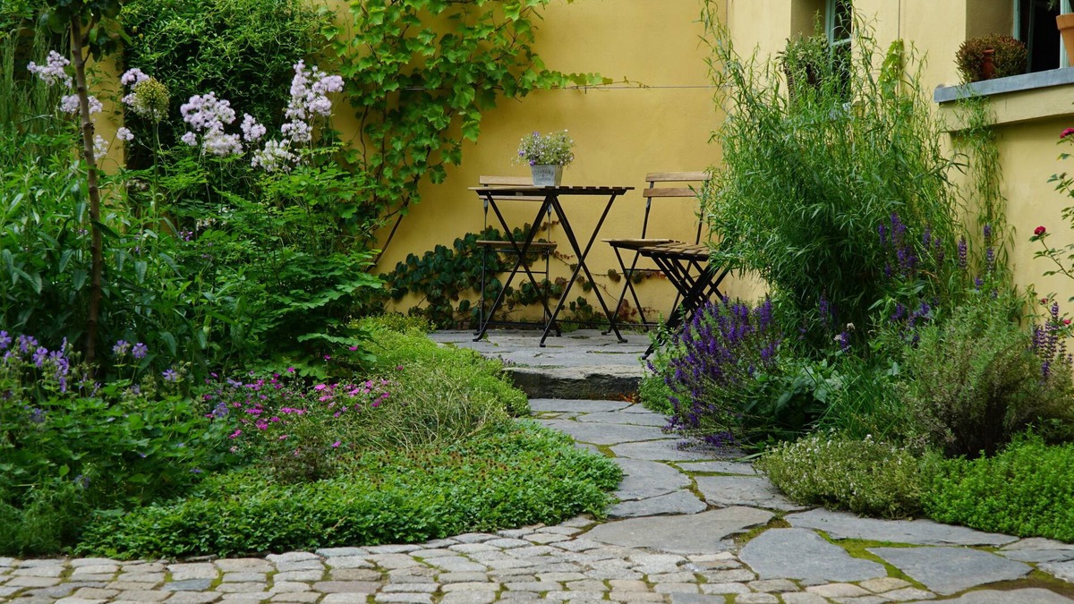 Greiz Apartment | Cozy 30 sqm studio in a historic town house in the city center