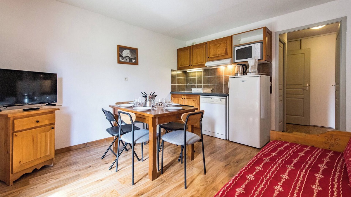 Albiez-le-Vieux Apartment | Cozy 35m2 Apartment in Albiez-Montrond