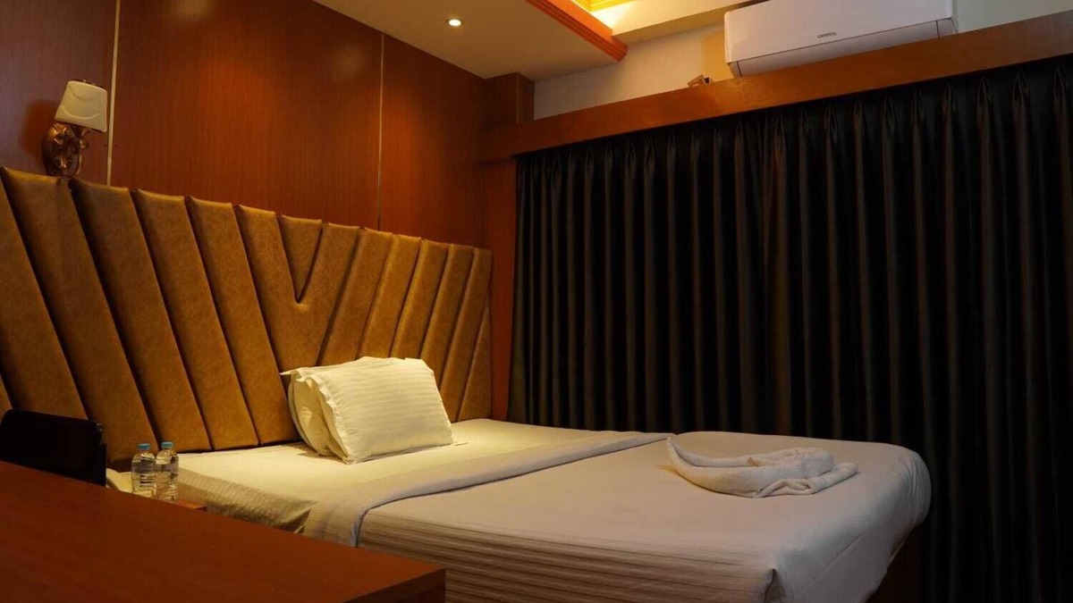 Uttara Hotel | Cozy 37-bedroom hotel with WiFi, AC in lovely Dhaka