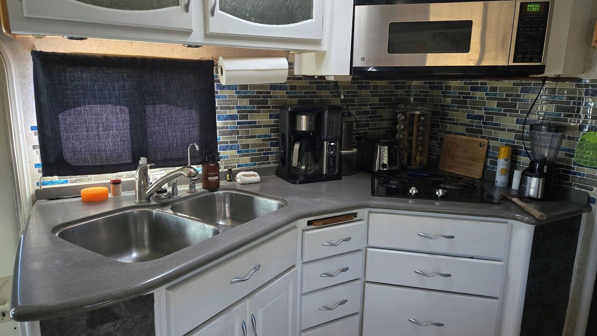 Millersview House | Cozy 38 foot RV minutes from Lake Ivie with boat parking/plug