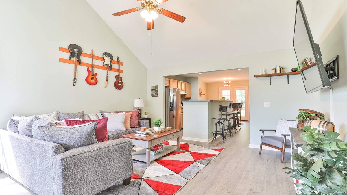 North Nashville House | Cozy 3BD Retreat w/Fire Pit & Porch Swing, Near DT