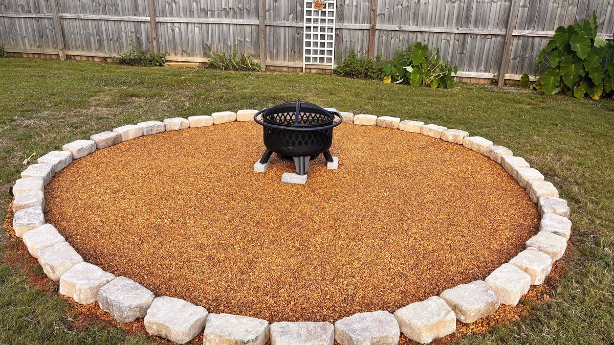 Anniston House | Cozy 3BR, 2 bath retreat with fire pit, pet friendly, 18 miles from Talladega!