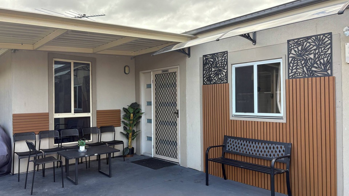 Fairfield Heights House | Cozy 3BR+ free dryer+ free parking-lockable front gate