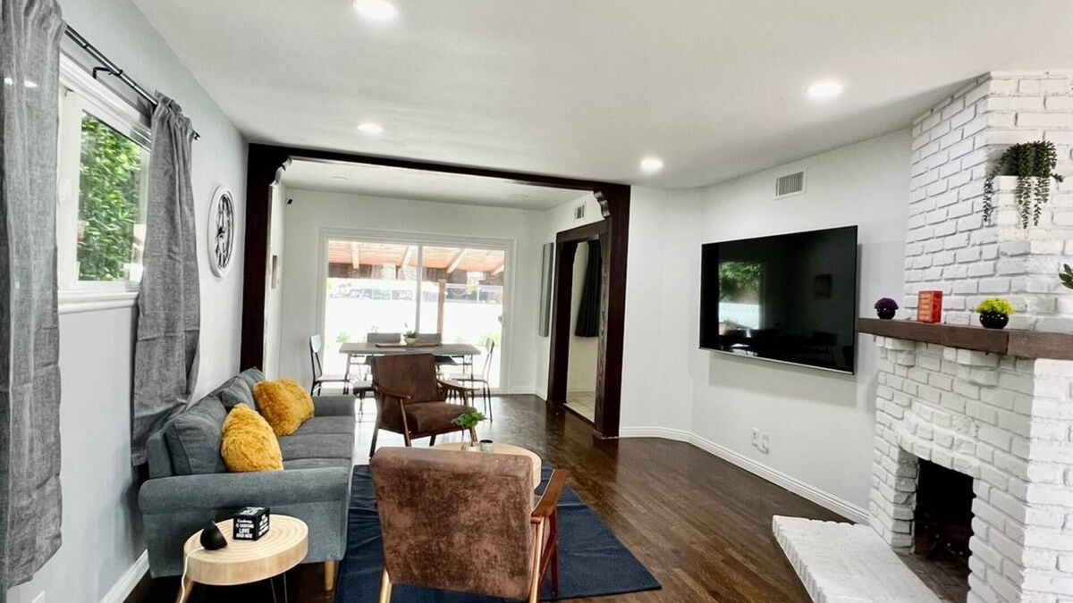 Lake Balboa House | Cozy 3BR Home W/Pool, Yard, Garage, & 80' TV!