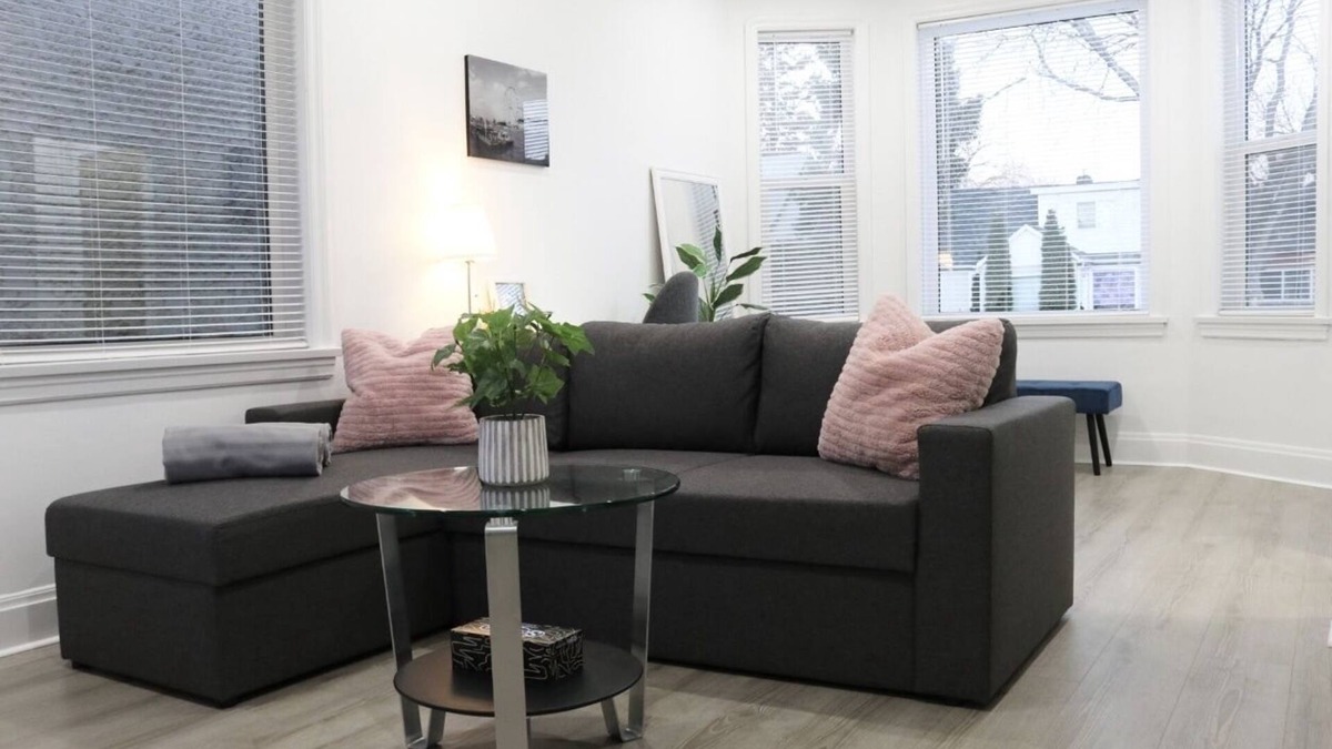 St. James House | Cozy 3BR near Airport/DTown/Mall