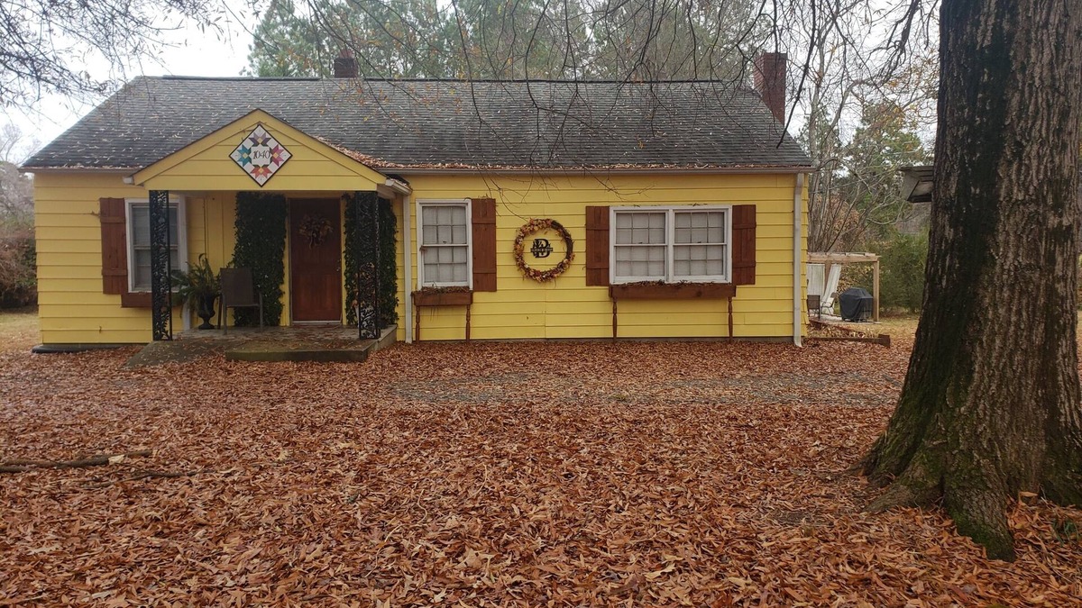 Walnut Cove House | Cozy 3BR-near Hanging Rock, Chateau Vie, Meadows, Friends wedding venues