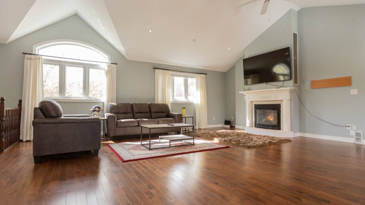 Barrie House | Cozy 3BR Retreat Near Centennial Beach
