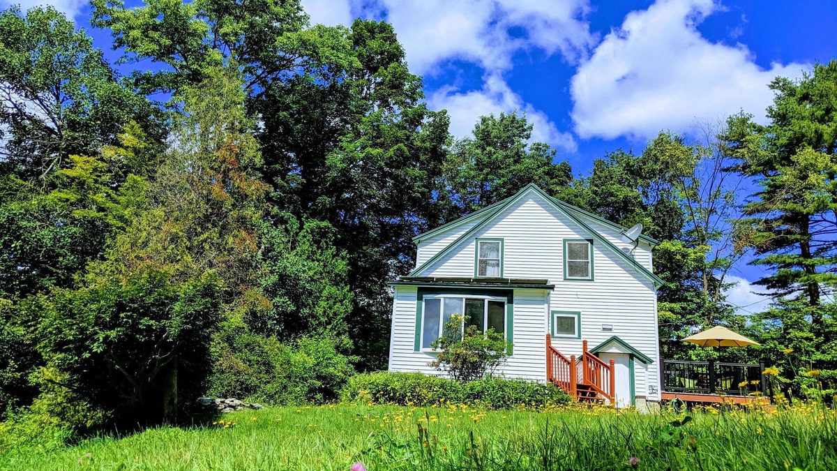 West Townshend House | Cozy 3BR Vermont Artistic Retreat w/Trails