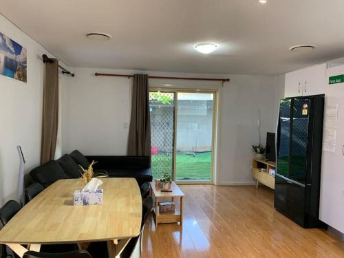 Fairfield Heights House | Cozy 3BR with free dryer & free parking& lockable front gate