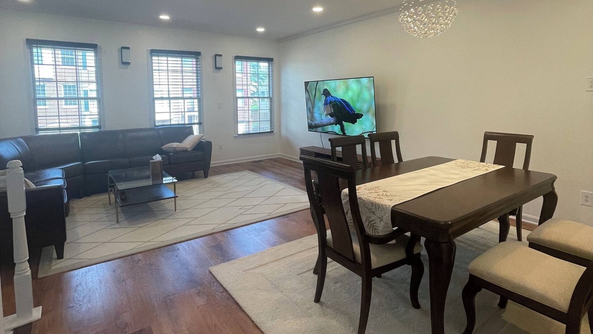 Potomac Falls House | Cozy 3level TH- private, SelfCheckin, near DC & airport. Fast WiFi, quiet & safe