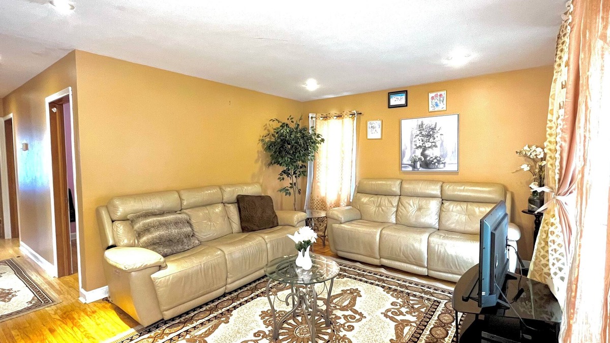 St. Louis Park House | Cozy 4-bedroom, bathrooms, Free Parking